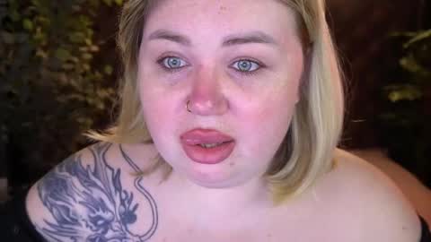 Snapshot of zarareign_ chatting on May 7, 7:52 pm Lola online show from May 7, 7:52 pm