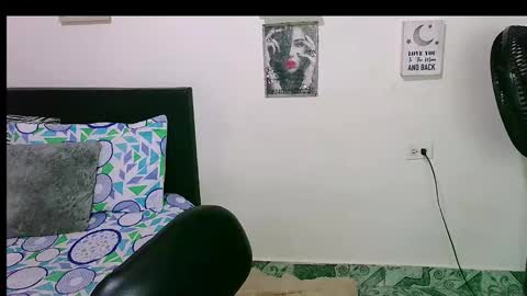 Snapshot of zaray_45bella chatting on January 11, 2:20 am zaray online show from January 11, 2:20 am