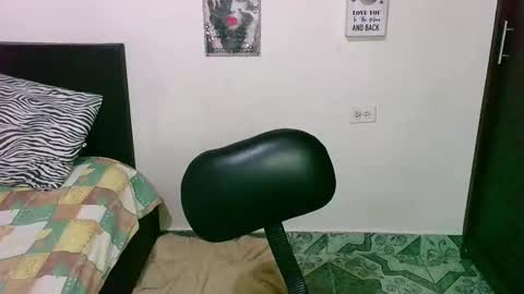 Snapshot of zaray_45bella chatting on February 14, 2:07 am zaray online show from February 14, 2:07 am