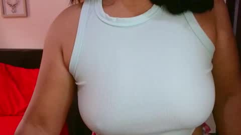 Snapshot of zaray_45bella chatting on November 16, 8:03 pm zaray online show from November 16, 8:03 pm