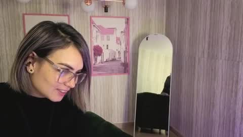 Isabella online show from May 8, 1:49 pm