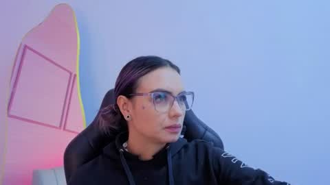 Isabella online show from June 25, 1:04 pm