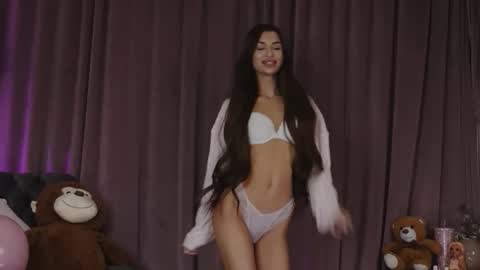 zariaavera online show from February 5, 8:13 pm