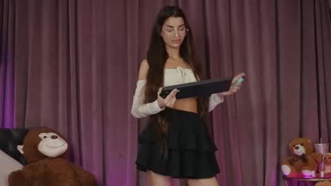 zariaavera online show from March 17, 8:01 pm