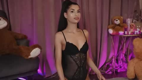 zariaavera online show from May 1, 4:06 am