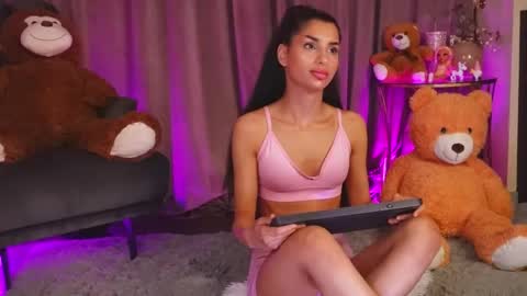 Snapshot of zariaavera chatting on May 16, 12:40 am zariaavera online show from May 16, 12:40 am