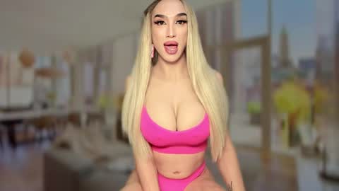 Snapshot of zarinastoun20 chatting on February 6, 10:00 pm ZARINA online show from February 6, 10:00 pm