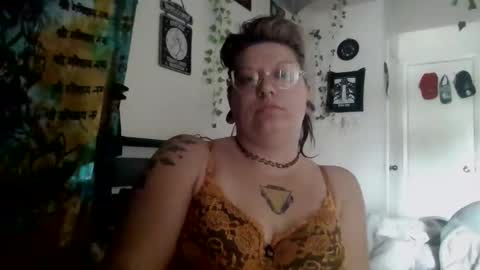 zawmbiemoonz online show from April 22, 7:26 pm