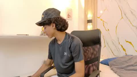 Snapshot of zayn_fox32 chatting on June 6, 6:56 pm Zayn online show from June 6, 6:56 pm