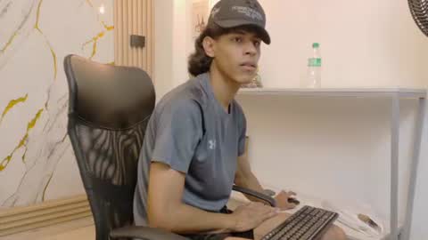 Snapshot of zayn_fox32 chatting on July 20, 6:54 pm Zayn online show from July 20, 6:54 pm