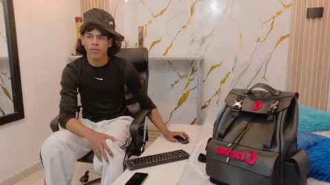 Snapshot of zayn_fox32 chatting on August 1, 6:40 pm Zayn online show from August 1, 6:40 pm