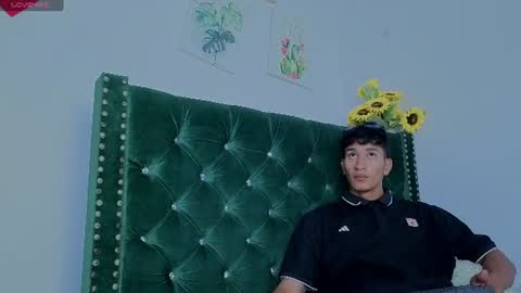 Snapshot of zaynmoretti chatting on June 21, 4:09 pm zaynmoretti online show from June 21, 4:09 pm