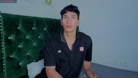 Snapshot of zaynmoretti chatting on June 24, 7:35 pm zaynmoretti online show from June 24, 7:35 pm