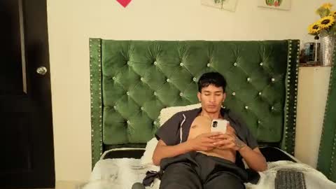 Snapshot of zaynmoretti chatting on July 1, 2:07 pm zaynmoretti online show from July 1, 2:07 pm