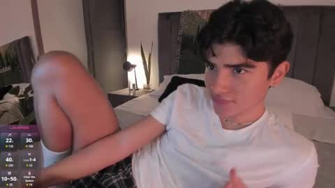 Snapshot of zayotto chatting on November 22, 7:29 am Hii im Zay. I save money for education. PVT Open. online show from November 22, 7:29 am