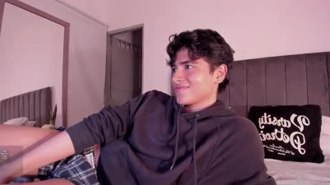 Snapshot of zayotto chatting on December 16, 7:57 am Hii im Zay. I save money for education. PVT Open. online show from December 16, 7:57 am