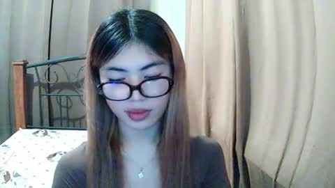 Snapshot of zeah_rev21 chatting on May 26, 4:03 pm zeah_rev21 online show from May 26, 4:03 pm