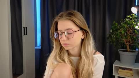 Snapshot of zegoi chatting on September 23, 1:25 pm Avi online show from September 23, 1:25 pm