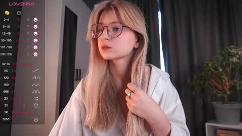 Snapshot of zegoi chatting on October 18, 1:12 pm Avi online show from October 18, 1:12 pm