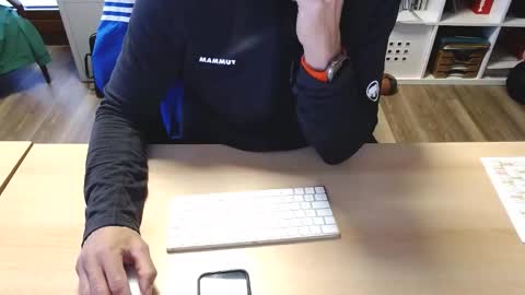 Snapshot of zeigmalwie chatting on December 19, 8:23 am zeigmalwie online show from December 19, 8:23 am