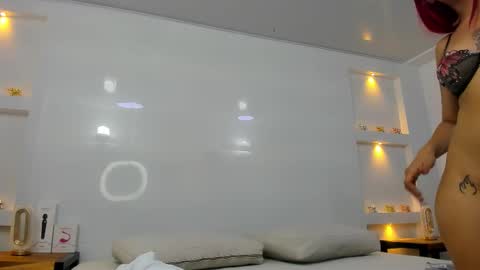 Snapshot of zenda_evans chatting on November 10, 4:00 am Zenda Evans online show from November 10, 4:00 am