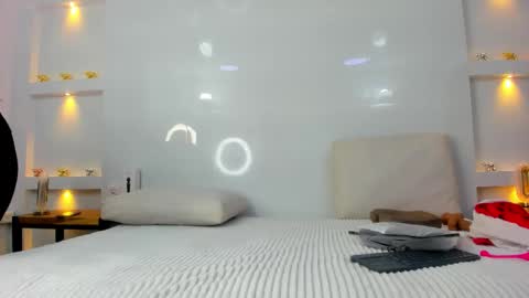 Snapshot of zenda_evans chatting on November 24, 3:39 am Zenda Evans online show from November 24, 3:39 am