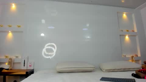 Snapshot of zenda_evans chatting on November 26, 4:02 am Zenda Evans online show from November 26, 4:02 am