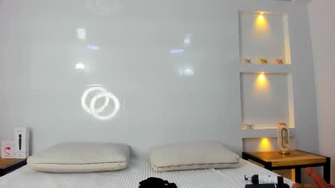 Snapshot of zenda_evans chatting on December 4, 4:11 am Zenda Evans online show from December 4, 4:11 am