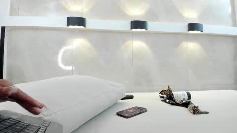 Zenda Evans online show from February 20, 6:19 am