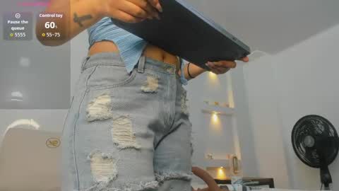 Snapshot of zenda_evans chatting on June 8, 3:51 am Zenda Evans online show from June 8, 3:51 am