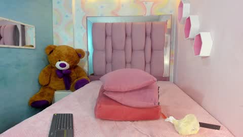 Snapshot of zephyra_angels1 chatting on December 31, 4:25 pm ZEPHYRA ANGELS online show from December 31, 4:25 pm