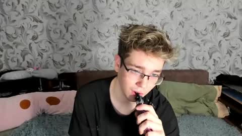 Ethan online show from May 31, 2:42 am
