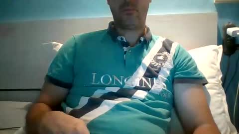 Snapshot of zeus00811 chatting on October 3, 5:37 am zeus online show from October 3, 5:37 am