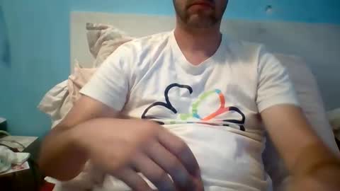 Snapshot of zeus00811 chatting on June 1, 4:47 am zeus online show from June 1, 4:47 am