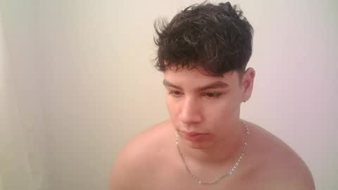 Snapshot of zeus_183 chatting on June 3, 2:33 pm zeus_183 online show from June 3, 2:33 pm