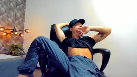 zeus online show from December 2, 9:28 pm