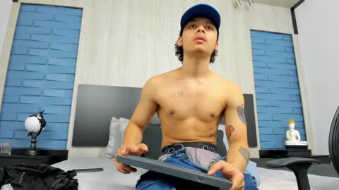 zeus online show from December 3, 3:22 pm