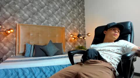 zeus online show from December 19, 6:34 pm