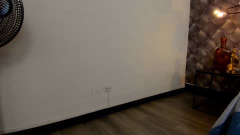 zeus online show from December 22, 9:09 pm