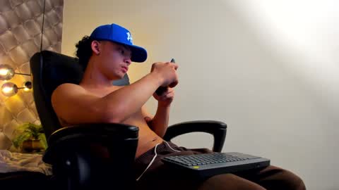 zeus online show from December 28, 9:51 pm