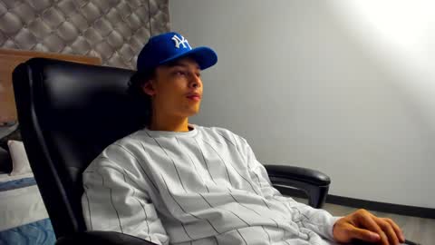 zeus online show from December 30, 7:00 pm