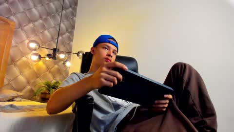 zeus online show from January 6, 5:49 pm