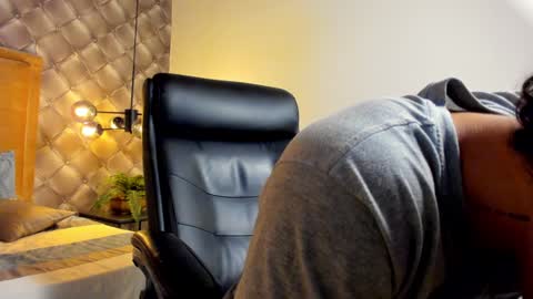 zeus online show from January 7, 8:24 am