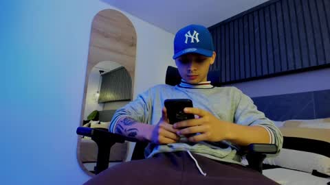 zeus online show from February 13, 4:32 am