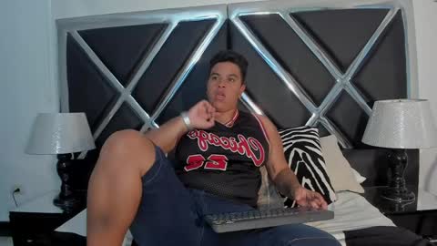 zeussmithh online show from April 10, 12:32 pm