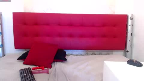 ZHAMIRA  ANDRES online show from February 28, 11:23 pm