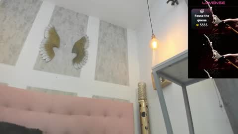 ZHAMIRA  ANDRES online show from February 19, 8:27 pm