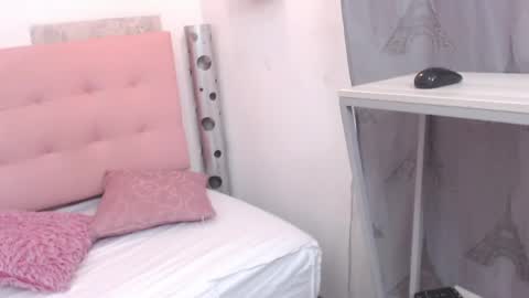 ZHAMIRA  ANDRES online show from May 27, 2:08 am