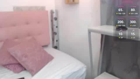 ZHAMIRA  ANDRES online show from May 31, 9:05 pm