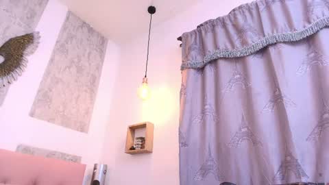 ZHAMIRA  ANDRES online show from July 4, 8:26 pm